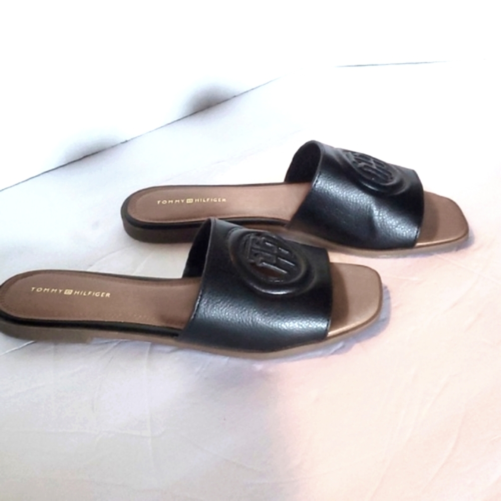 Tommy Hilfiger Black Leather "Logo Embossed" Sandals. Size 8.5. New Without Box